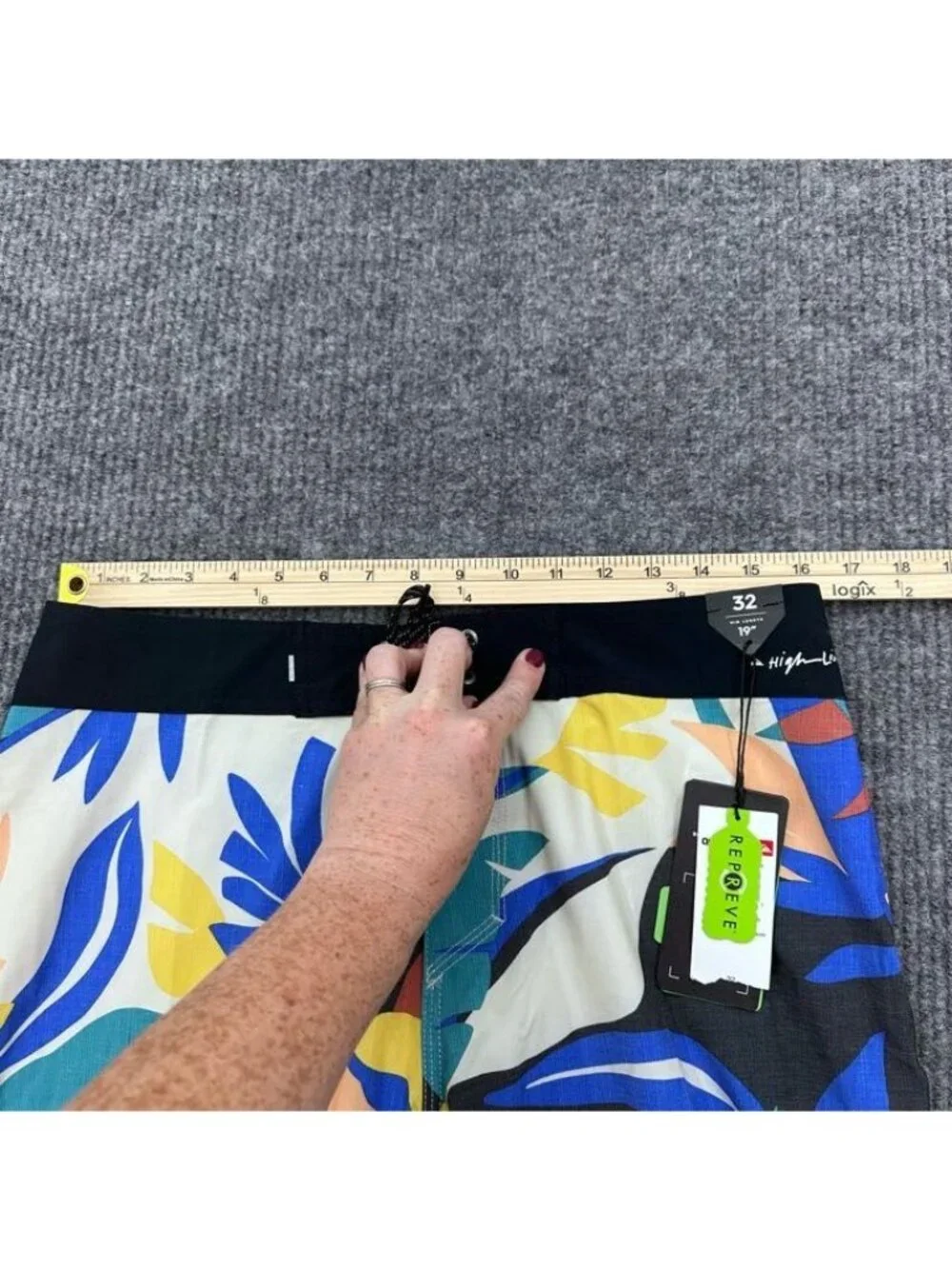 Quiksilver Highline Tropical Flow Board Shorts Swim Trunks Mens Size 32 NEW
